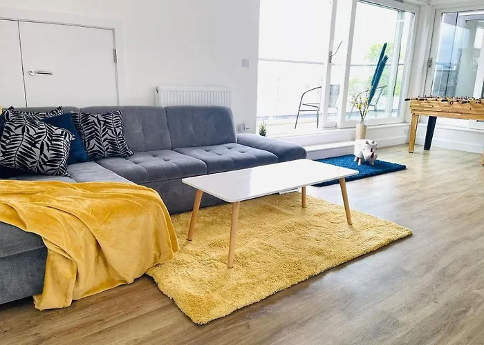 City Centre, Sleeps 7, Stunning Views & Parking, Interconnected Rooms Long Stay Work Contractor Leisure, Diamond Penthouse