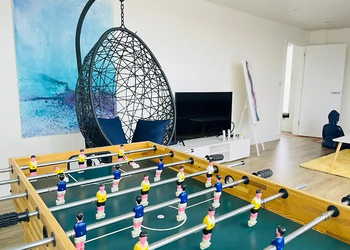 City Centre, Sleeps 7, Stunning Views & Parking, Interconnected Rooms Long Stay Work Contractor Leisure, Diamond Penthouse